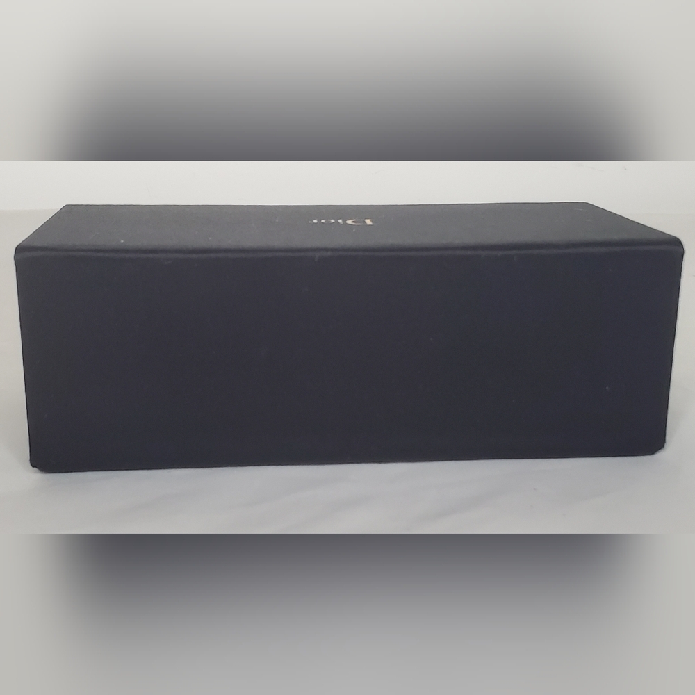 DIOR - Chic And Luxury Black Sunglasses Case With Magnetic Closure. - Picture 4 of 10